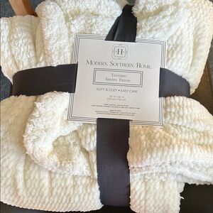 Textured Sherpa Throw - Ivory